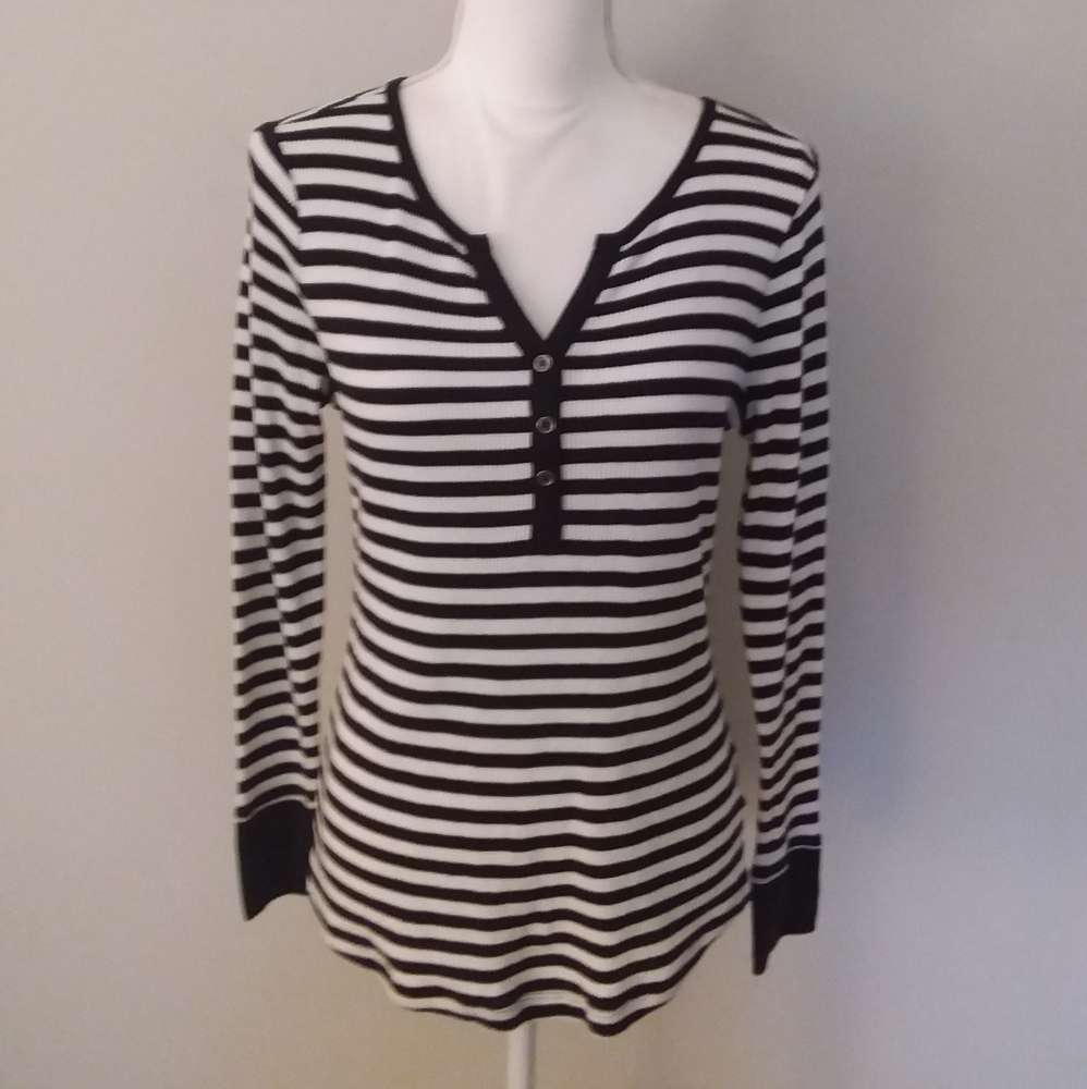 Faded Glory Black and White Light Weight Knit Top with Buttons